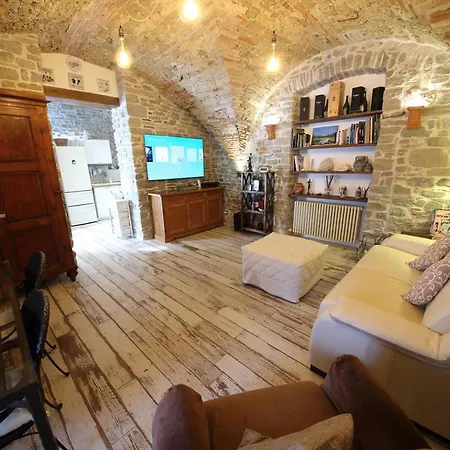 In Grotta Nell'alto Mugello A