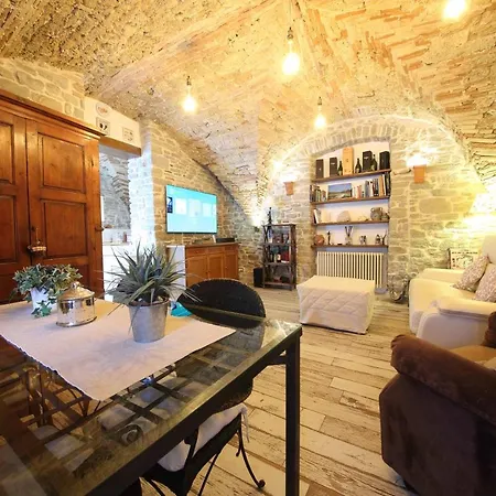In Grotta Nell'alto Mugello A