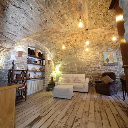 In Grotta Nell'alto Mugello A *