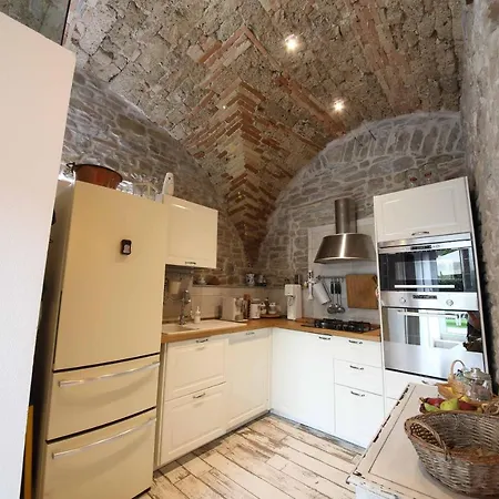 In Grotta Nell'alto Mugello A