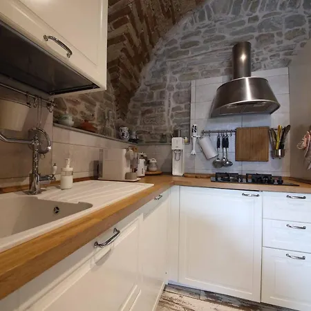 아파트 In Grotta Nell'alto Mugello A *