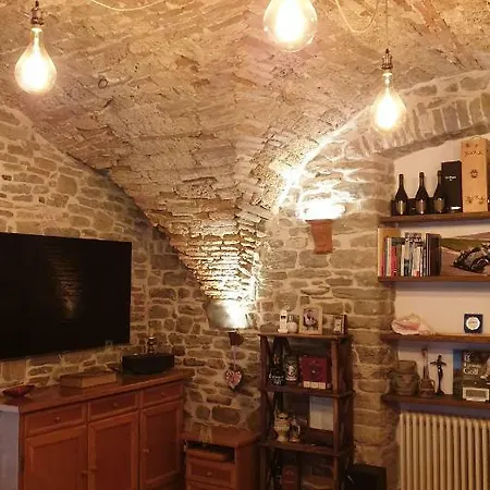 In Grotta Nell'alto Mugello A 아파트